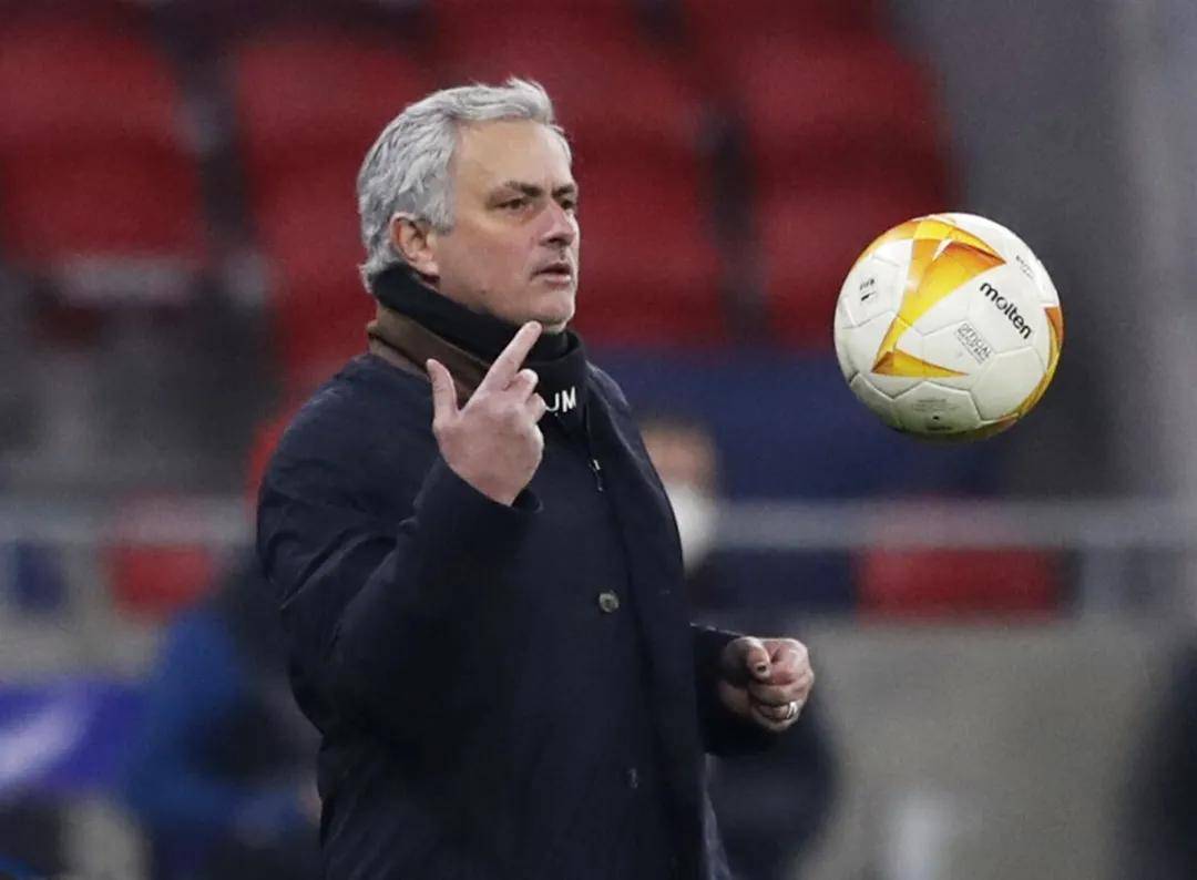 清晨社区盾传出新动向，阿贾克斯绝杀压哨，管理层表态：气氛紧张，高层口径保持一致