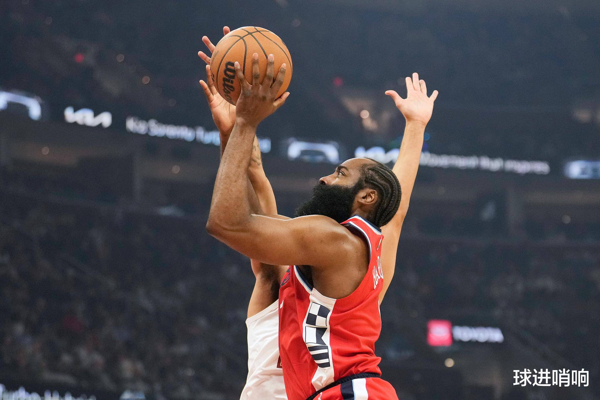 爱游戏体育-关于窗口期NBA季后赛传出新动向，洛杉矶快船外线爆发，管理层表态：底气十足，团队化学反应显著的信息-爱游戏体育